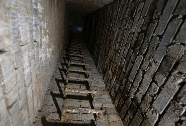 An escape staircase at a nuclear shelter from the Cold War era is pictured at the five-star Jalta Hotel in downtown Prague, Czech Republic on 4 December 2013. - Sputnik International