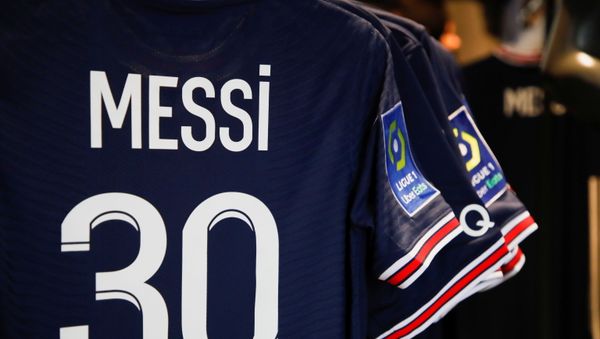 Paris St Germain Messi football jerseys are displayed inside a Paris St Germain shop in Paris, France, August 11, 2021. - Sputnik International