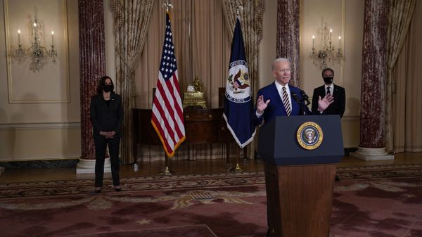 Vice President Kamala Harris, left, and Secretary of State Antony Blinken, right, listen as President Joe Biden delivers a speech on foreign policy, at the State Department, Thursday, Feb. 4, 2021, in Washington. - Sputnik International