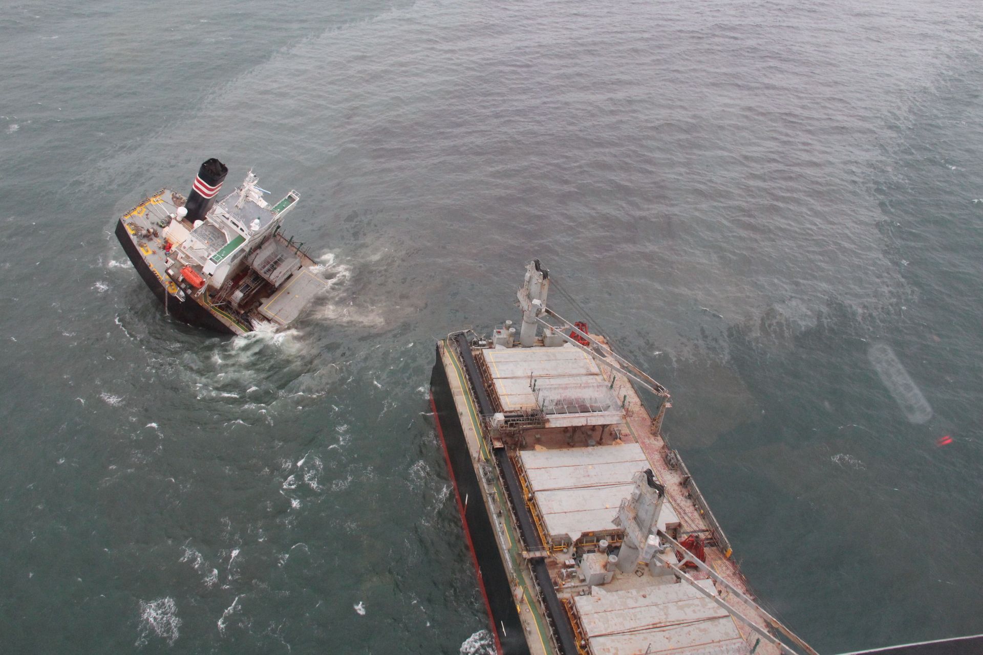 A view of the Panamanian-registered ship 'Crimson Polaris' after it ran aground in Hachinohe harbour in Hachinohe, northern Japan, August 12, 2021, in this handout photo taken and released by 2nd Regional Coast Guard Headquarters. A view of the Panamanian-registered ship 'Crimson Polaris' after it ran aground in Hachinohe harbour in Hachinohe, northern Japan, August 12, 2021, in this handout photo taken and released by 2nd Regional Coast Guard Headquarters. - Sputnik International, 1920, 07.09.2021