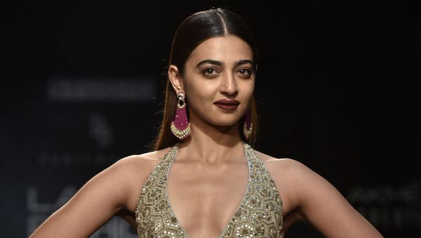 Indian Bollywood actress Radhika Apte showcases a creation by designer Punit Balana at the Lakmй Fashion Week (LFW) Winter Festive 2018 in Mumbai on August 26, 2018 - Sputnik International