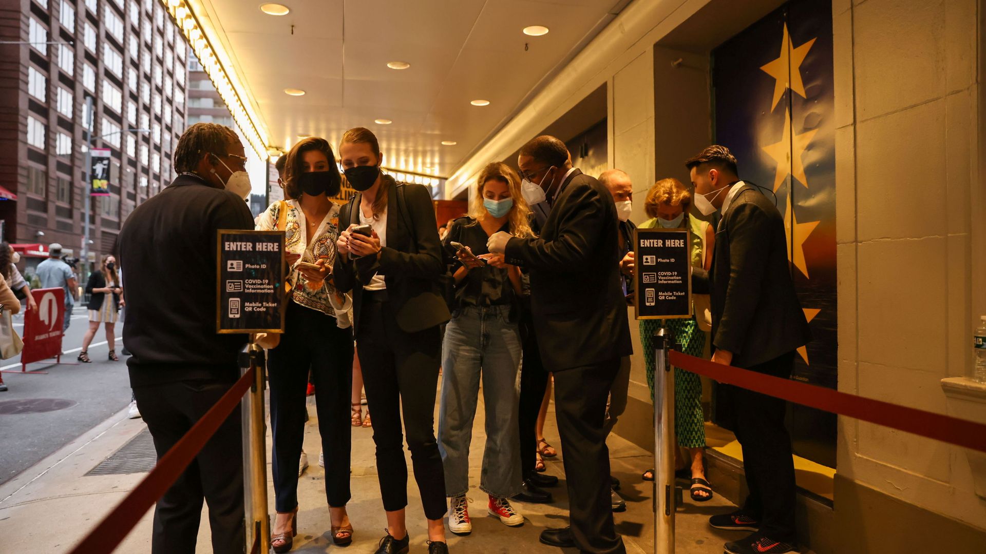 Guests have their vaccine cards and identification checked before entering the theatre at the opening night of previews for Pass Over, following the 17-month shutdown of Broadway due to the coronavirus disease (COVID-19) at the August Wilson Theatre in New York City, U.S., August 4, 2021. Guests have their vaccine cards and identification checked before entering the theatre at the opening night of previews for Pass Over, following the 17-month shutdown of Broadway due to the coronavirus disease (COVID-19) at the August Wilson Theatre in New York City, U.S., August 4, 2021. - Sputnik International, 1920, 14.08.2021