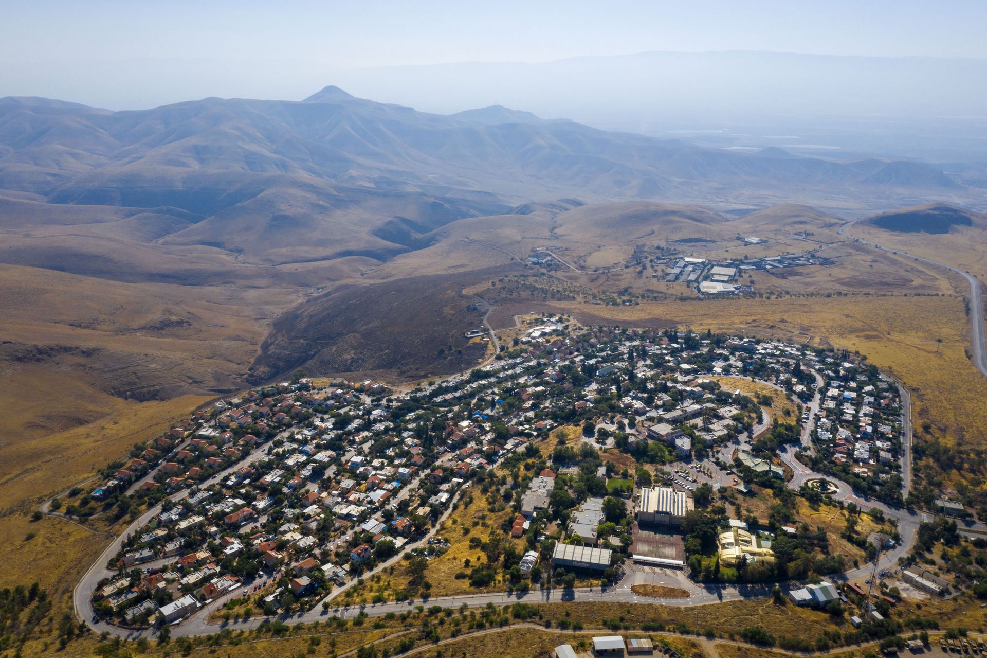 This June 30, 2020, file photo, shows a view of the West Bank Jewish settlement of Ma'ale Efrayim in the Jordan Valley. One of the world's best-known human rights groups says Israel is guilty of the international crimes of apartheid and persecution. Human Rights Watch cites discriminatory policies toward Palestinians within Israel's own borders and in the occupied territories. In so doing, the New York-based group joins a growing number of commentators and rights groups that consider Israel and the territories as a single entity in which Palestinians are denied basic rights that are granted to Jews. (AP Photo/Oded Balilty, File) - Sputnik International, 1920, 28.10.2021