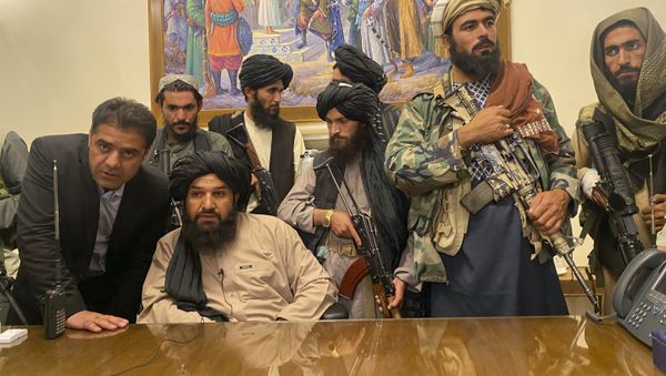 Taliban fighters take control of Afghan presidential palace after the Afghan President Ashraf Ghani fled the country, in Kabul, Afghanistan, Sunday, Aug. 15, 2021. - Sputnik International