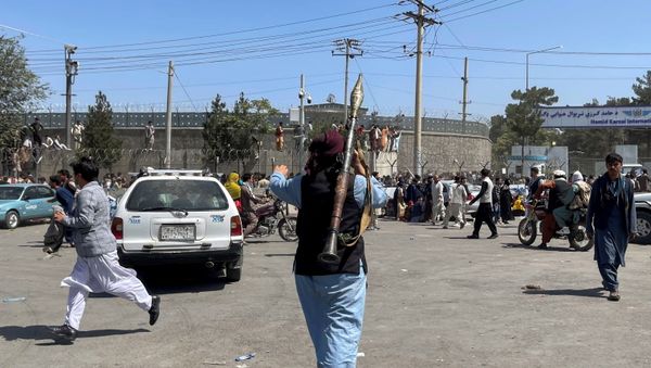 A member of Taliban forces inspects the area outside Hamid Karzai International Airport in Kabul, Afghanistan August 16, 2021 - Sputnik International