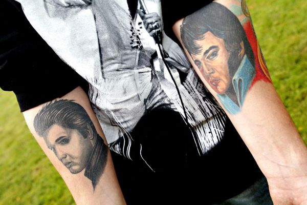 Stefan Koch, a dedicated Elvis Presley fan who owns 1,200 Elvis Presley CDs, displays his tattoos, portraits of Elvis Presley, on 16 August 2007 at his home in the small village Ornsbjerg on the island of Funen in Denmark. Stefan Koch marked the 30th anniversary of the great artist's death by hoisting his Elvis Presley flag in his garden. Stefan Koch's three-year old daughter's name is Grace. - Sputnik International
