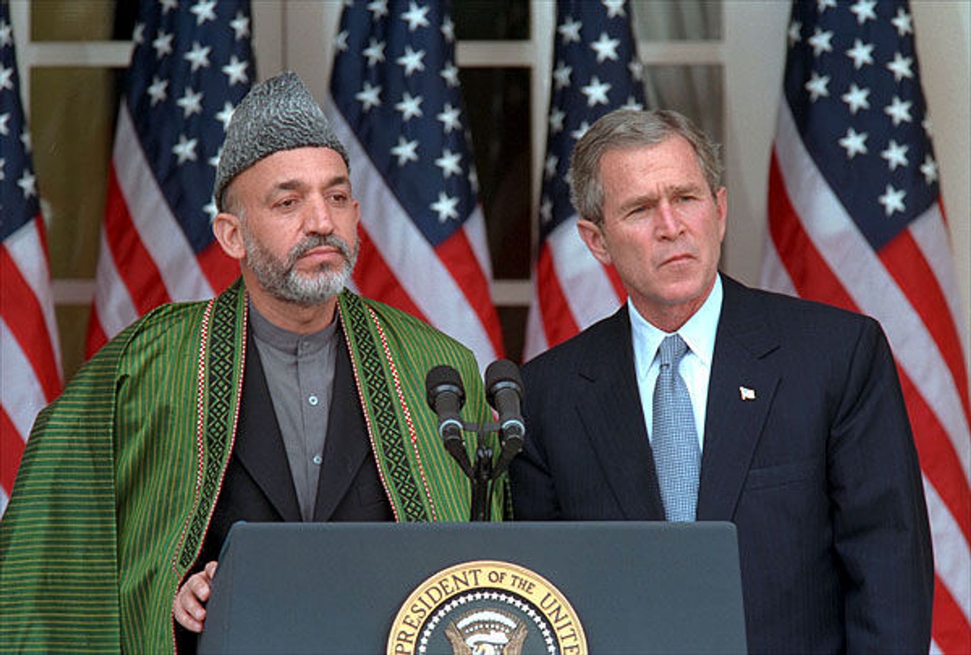 Afghan Interim President Hamid Karzai and US President George W. Bush at a press conference in 2002 Afghan Interim President Hamid Karzai and US President George W. Bush at a press conference in 2002 - Sputnik International, 1920, 07.09.2021
