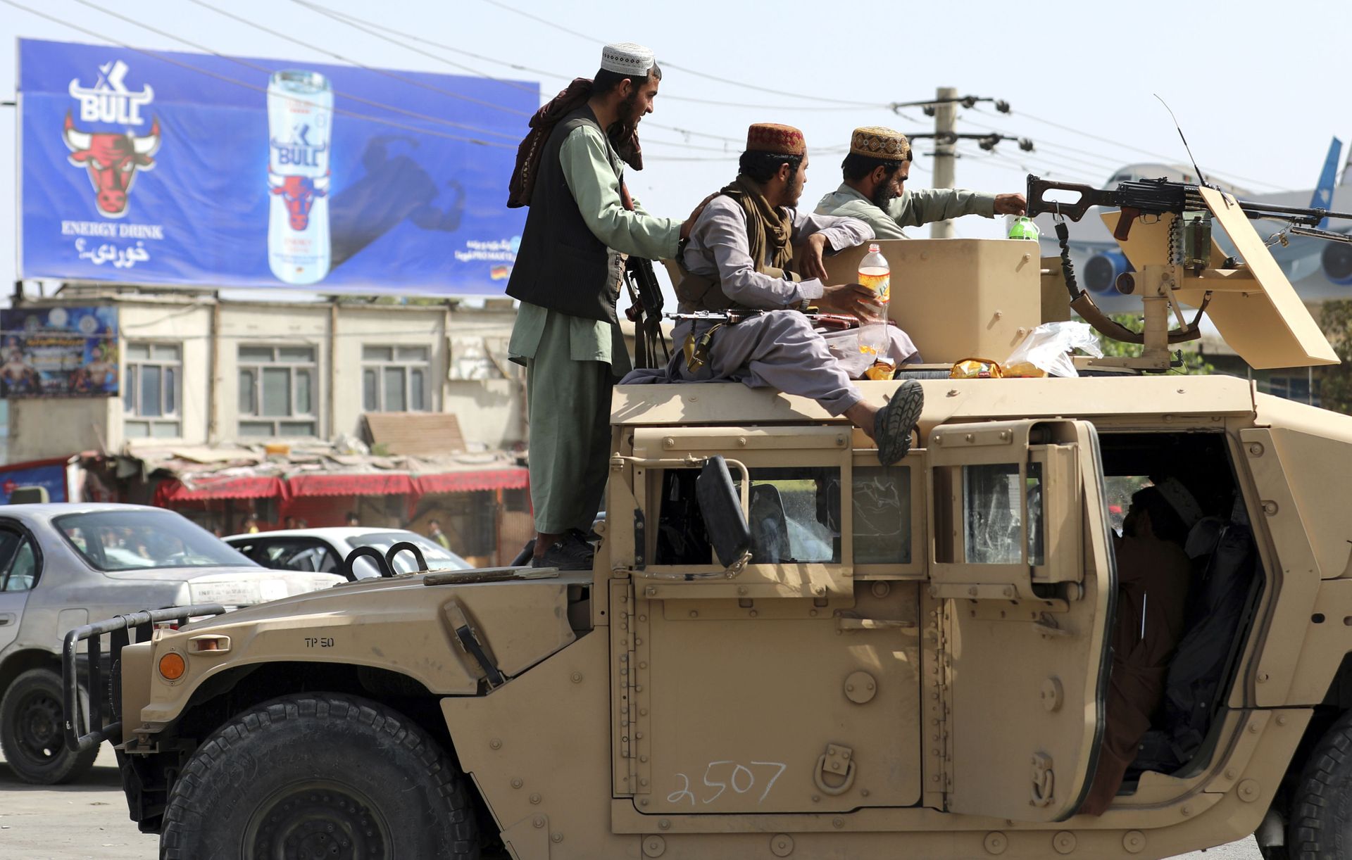 Taliban fighters stand guard in front of the Hamid Karzai International Airport, in Kabul, Afghanistan, Monday, Aug. 16, 2021. - Sputnik International, 1920, 07.09.2021