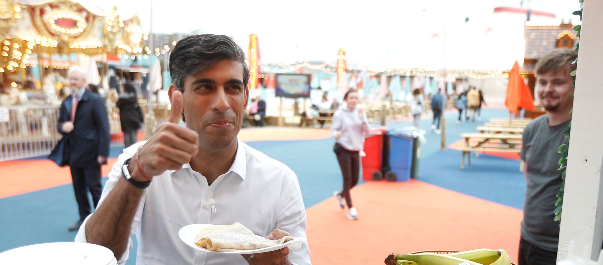 Britain’s Chancellor Rishi Sunak takes a pancake from a stall at the London Wonderground comedy and music festival venue in London Britain’s Chancellor Rishi Sunak takes a pancake from a stall at the London Wonderground comedy and music festival venue in London - Sputnik International, 1920, 17.08.2021