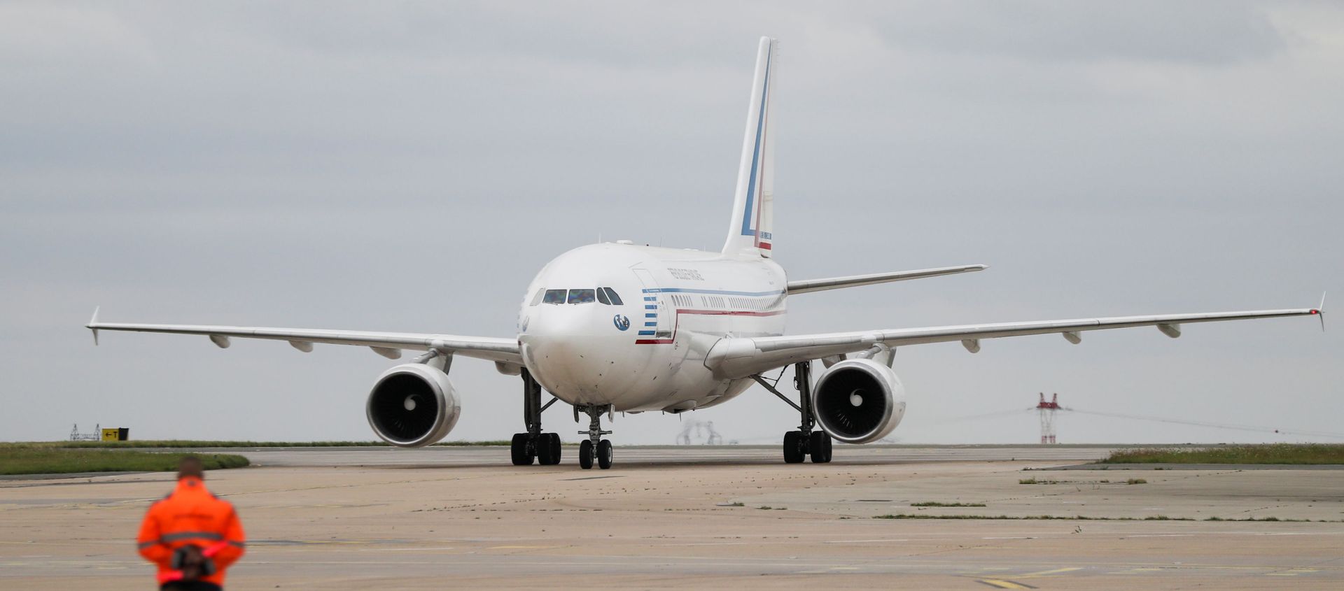 A plane carrying people who have been evacuated from Afghanistan taxis on the tarmac at Roissy Charles-de-Gaulle airport after Taliban insurgents entered Afghanistan's capital Kabul, in Paris, France, August 17, 2021. A plane carrying people who have been evacuated from Afghanistan taxis on the tarmac at Roissy Charles-de-Gaulle airport after Taliban insurgents entered Afghanistan's capital Kabul, in Paris, France, August 17, 2021. - Sputnik International, 1920