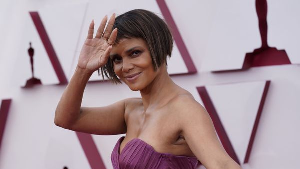 Halle Berry arrives at the Oscars on Sunday, April 25, 2021, at Union Station in Los Angeles. - Sputnik International
