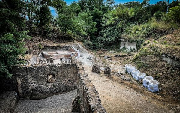 Archaeologists work at a burial site where a partially mumified skeleton was discovered in this undated photo obtained August, 17, 2021, in Pompeii, Italy. Parco Archeologico Pompei/Handout via REUTERS ATTENTION EDITORS - THIS IMAGE HAS BEEN SUPPLIED BY A THIRD PARTY. NO RESALES. NO ARCHIVES Archaeologists work at a burial site where a partially mumified skeleton was discovered in this undated photo obtained August, 17, 2021, in Pompeii, Italy. Parco Archeologico Pompei/Handout via REUTERS ATTENTION EDITORS - THIS IMAGE HAS BEEN SUPPLIED BY A THIRD PARTY. NO RESALES. NO ARCHIVES - Sputnik International