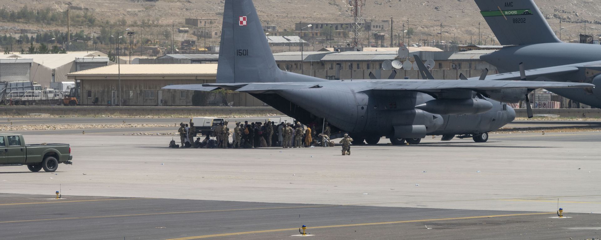 U.S. Department of Defense service members defend aircraft at Hamid Karzai International Airport (HKIA), in support of Operation Allies Refuge in Kabul, Afghanistan, Aug. 17, 2021. U.S. Department of Defense service members defend aircraft at Hamid Karzai International Airport (HKIA), in support of Operation Allies Refuge in Kabul, Afghanistan, Aug. 17, 2021. - Sputnik International, 1920, 18.08.2021