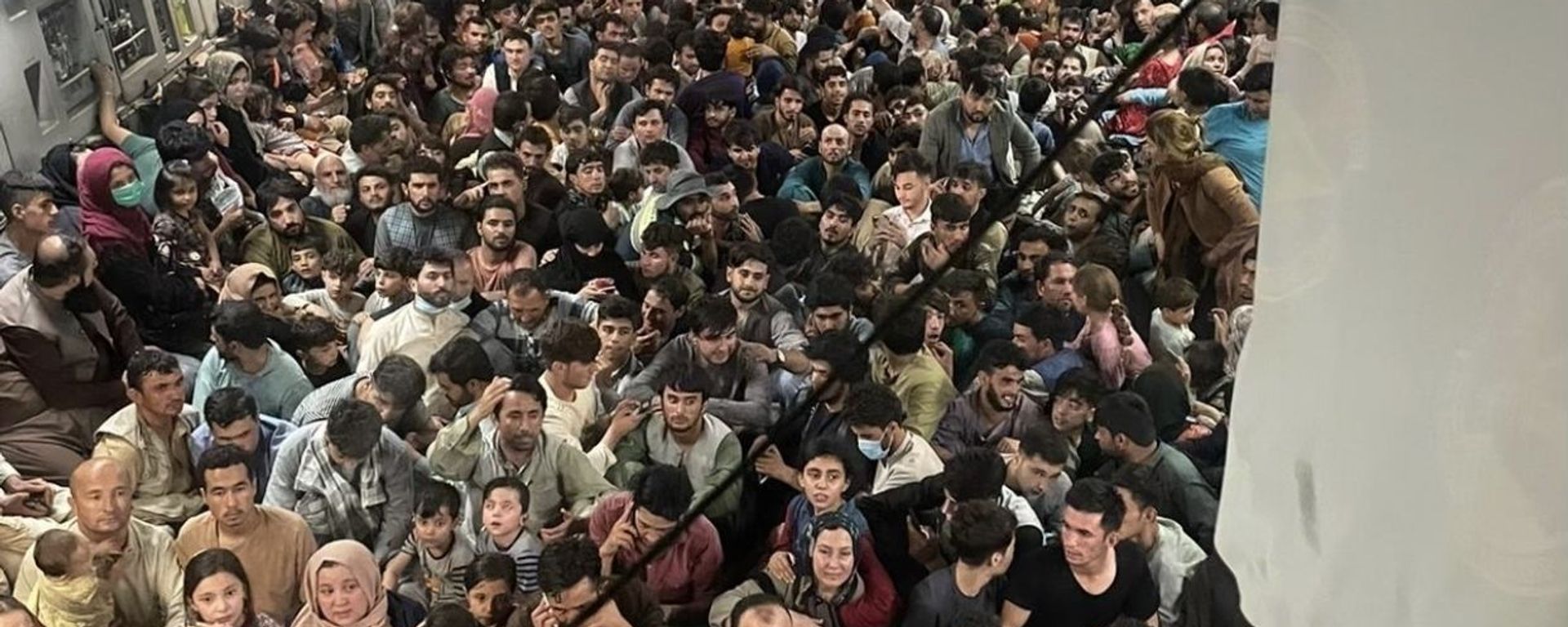 A U.S. Air Force C-17 Globemaster III safely transported approximately 640 Afghan citizens from Hamid Karzai International Airport Aug. 15, 2021. A U.S. Air Force C-17 Globemaster III safely transported approximately 640 Afghan citizens from Hamid Karzai International Airport Aug. 15, 2021. - Sputnik International, 1920, 07.10.2021