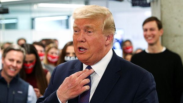 U.S. President Donald Trump greets staff members during a visit to his presidential campaign headquarters on Election Day as White House senior adviser Jared Kushner listensin Arlington, Virginia, U.S., November 3, 2020. - Sputnik International