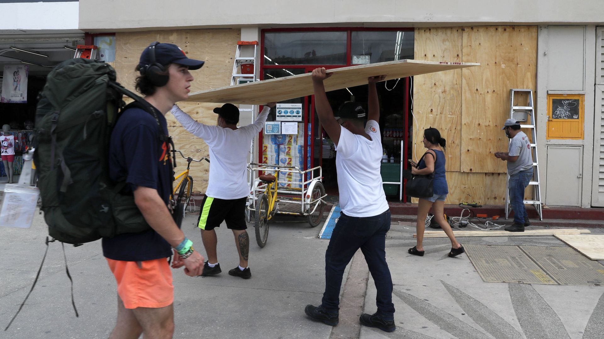 Workers cover shop windows with plywood in Tulum, Quintana Roo State, Mexico, Wednesday, Aug. 18, 2021. Residents and tourists along the Caribbean coast began making preparations for Grace, a storm that drenched Haiti and Jamaica and is now forecast to hit Mexico´s Yucatan peninsula like a hurricane early Thursday morning. Workers cover shop windows with plywood in Tulum, Quintana Roo State, Mexico, Wednesday, Aug. 18, 2021. Residents and tourists along the Caribbean coast began making preparations for Grace, a storm that drenched Haiti and Jamaica and is now forecast to hit Mexico´s Yucatan peninsula like a hurricane early Thursday morning. - Sputnik International, 1920, 19.08.2021