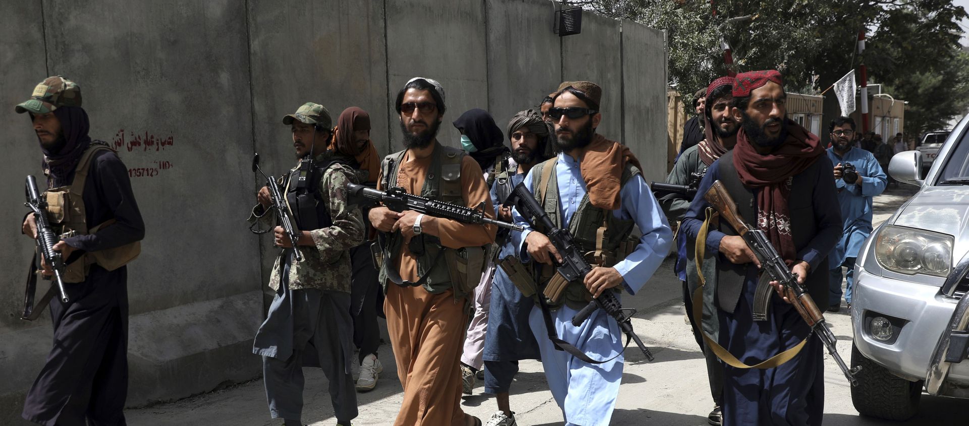 Taliban fighters patrol in Wazir Akbar Khan neighborhood in the city of Kabul, Afghanistan, Wednesday, Aug. 18, 2021. Taliban fighters patrol in Wazir Akbar Khan neighborhood in the city of Kabul, Afghanistan, Wednesday, Aug. 18, 2021. - Sputnik International, 1920, 24.08.2021