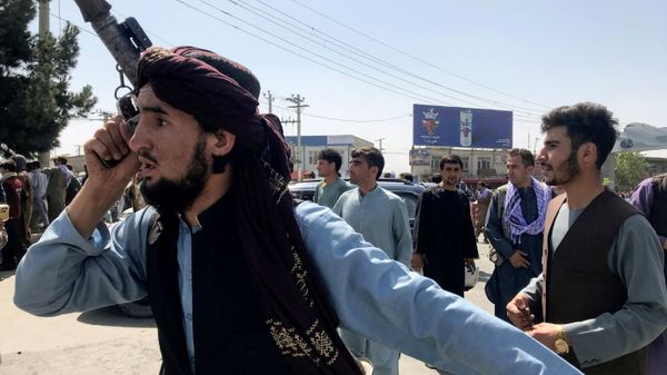 A member of Taliban forces inspects the area outside Hamid Karzai International Airport in Kabul, Afghanistan August 16, 2021 - Sputnik International