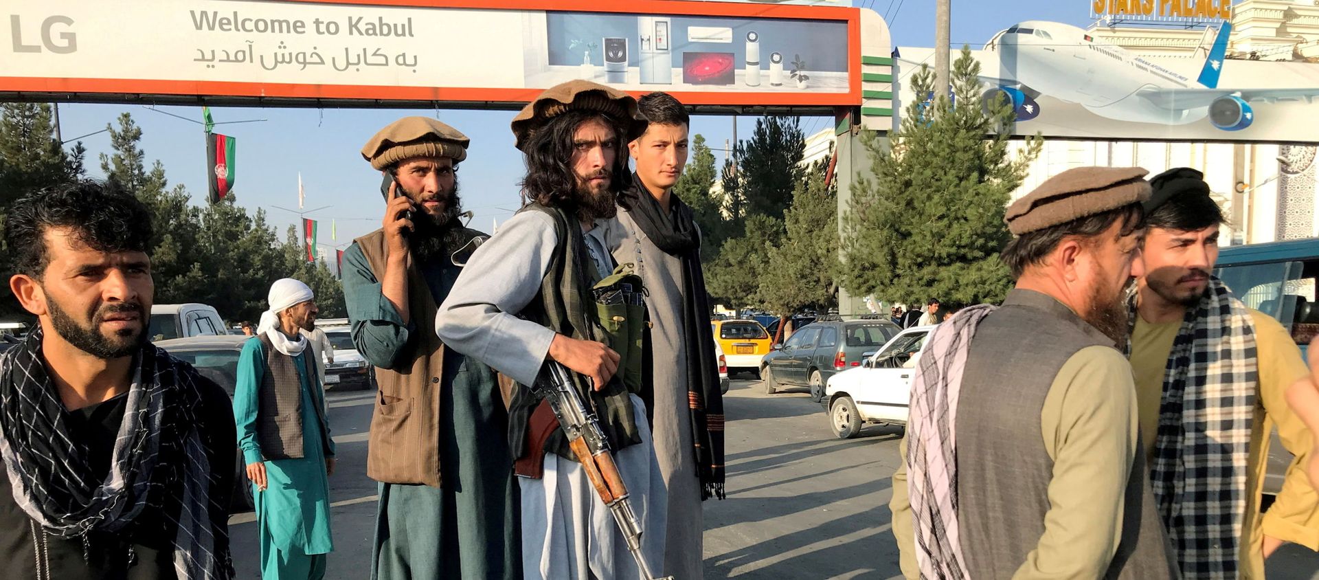 A member of Taliban (C) stands outside Hamid Karzai International Airport in Kabul, Afghanistan, August 16 A member of Taliban (C) stands outside Hamid Karzai International Airport in Kabul, Afghanistan, August 16 - Sputnik International, 1920, 19.08.2021