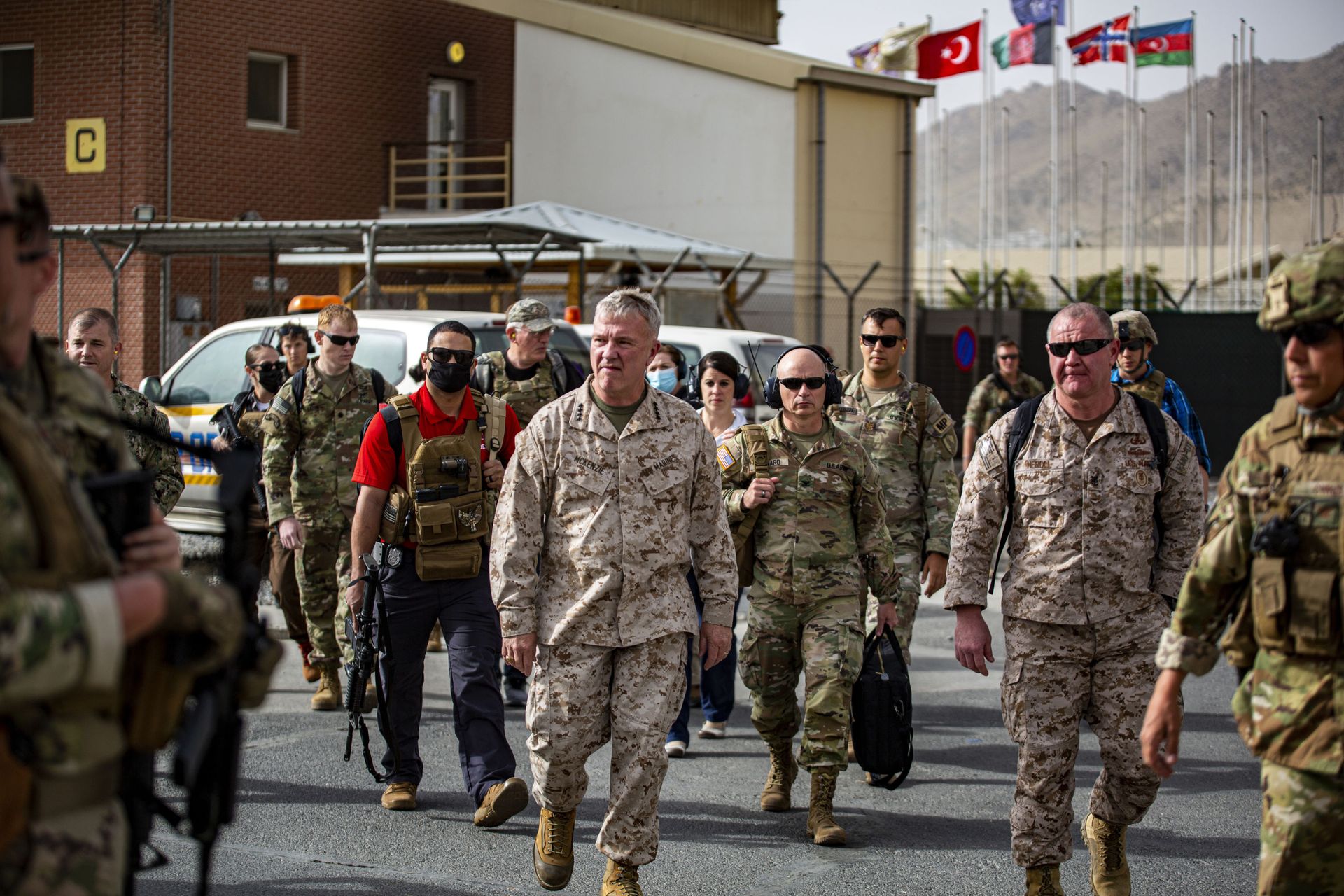 Commanding General U. Central Command Kenneth F. McKenzie, center, tours an evacuation control center at Hamid Karzai International Airport, Afghanistan, Tuesday, August 17, 2021 Commanding General U. Central Command Kenneth F. McKenzie, center, tours an evacuation control center at Hamid Karzai International Airport, Afghanistan, Tuesday, August 17, 2021 - Sputnik International, 1920, 29.08.2022
