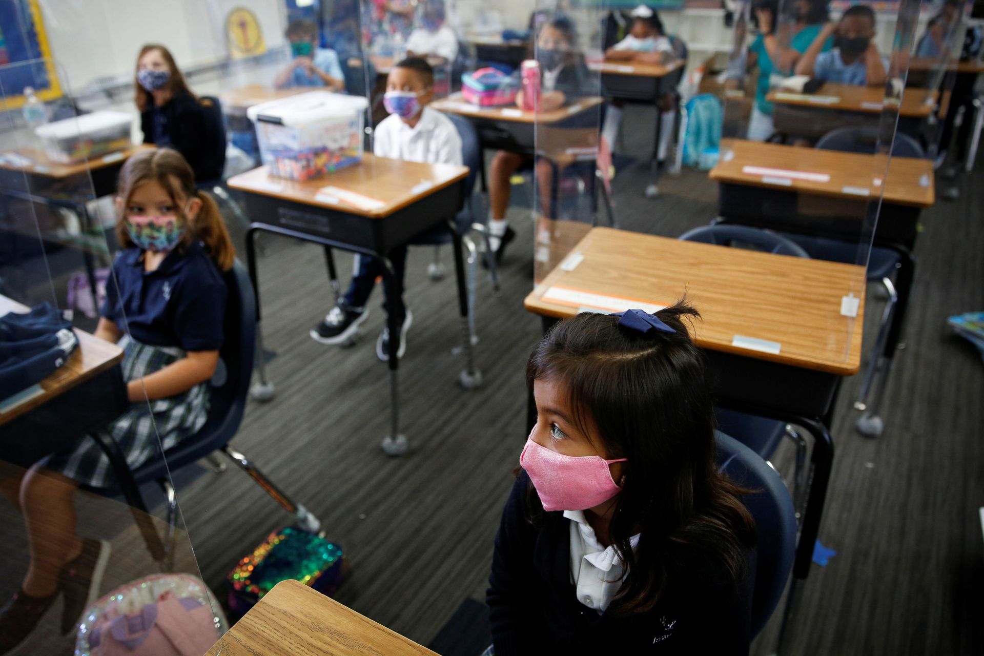 A student wearing a protective mask, attends class on the first day of school, amid the coronavirus disease (COVID-19) pandemic, at St. Lawrence Catholic School in North Miami Beach, Florida, U.S. August 18, 2021. A student wearing a protective mask, attends class on the first day of school, amid the coronavirus disease (COVID-19) pandemic, at St. Lawrence Catholic School in North Miami Beach, Florida, U.S. August 18, 2021. - Sputnik International, 1920, 29.09.2021