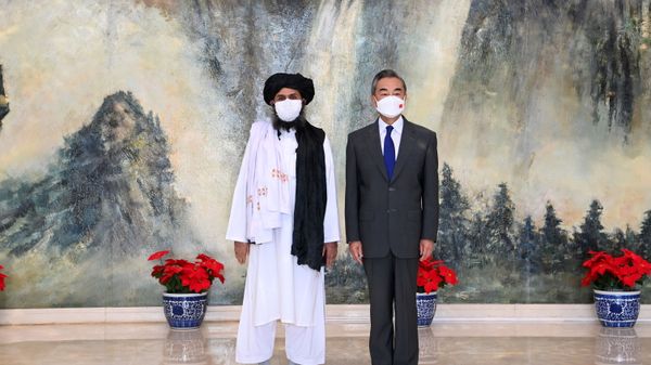 Chinese State Councilor and Foreign Minister Wang Yi meets with Mullah Abdul Ghani Baradar, political chief of Afghanistan's Taliban, in Tianjin, China July 28, 2021. Picture taken July 28, 2021. - Sputnik International