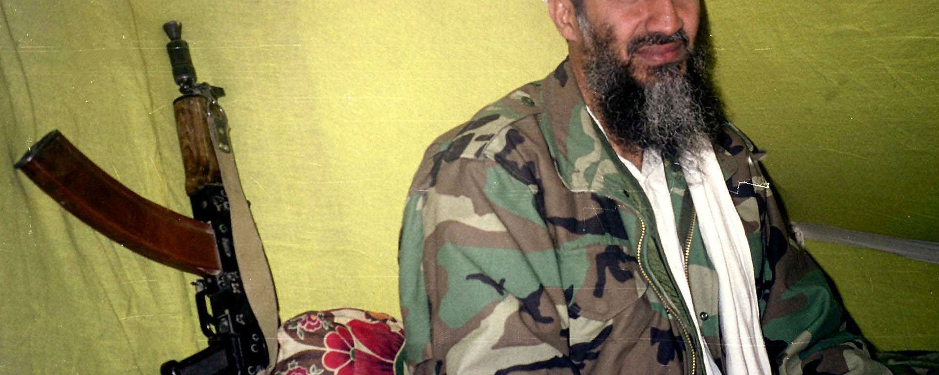 In this Dec. 24, 1998, file photo, al-Qaida leader Osama Bin Laden speaks to a selected group of reporters in mountains of Helmand province in southern Afghanistan. In this Dec. 24, 1998, file photo, al-Qaida leader Osama Bin Laden speaks to a selected group of reporters in mountains of Helmand province in southern Afghanistan. - Sputnik International, 1920, 30.09.2021