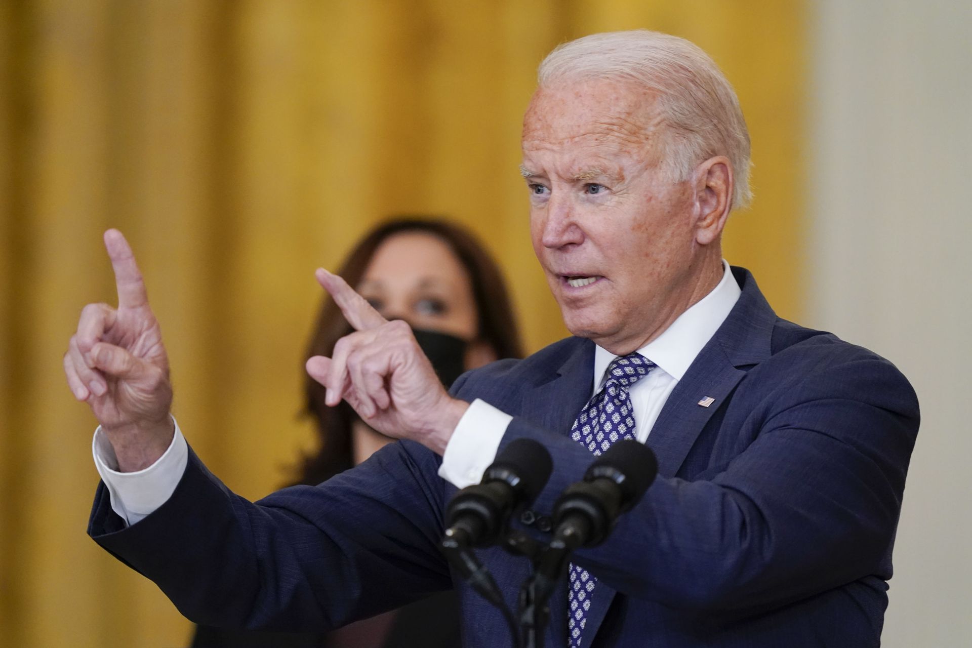 President Joe Biden answers questions from members of the media as he speaks about the evacuation of American citizens, their families, SIV applicants and vulnerable Afghans in the East Room of the White House, Friday, Aug. 20, 2021, in Washington. President Joe Biden answers questions from members of the media as he speaks about the evacuation of American citizens, their families, SIV applicants and vulnerable Afghans in the East Room of the White House, Friday, Aug. 20, 2021, in Washington. - Sputnik International, 1920, 07.09.2021