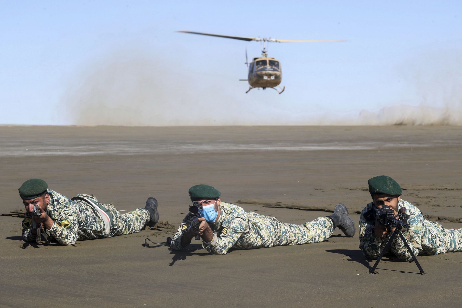 In this photo released Wednesday, Jan. 20, 2021, by the Iranian Army, troops participate in a military drill. Iran's military kicked off a ground forces drill on Tuesday along the coast of the Gulf of Oman, state TV reported, the latest in a series of snap exercises that the country is holding amid escalating tensions over its nuclear program and Washington's pressure campaign against Tehran. - Sputnik International, 1920, 07.09.2021