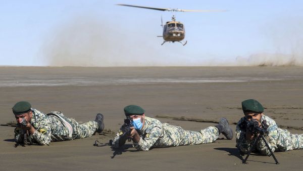 In this photo released Wednesday, Jan. 20, 2021, by the Iranian Army, troops participate in a military drill. Iran's military kicked off a ground forces drill on Tuesday along the coast of the Gulf of Oman, state TV reported, the latest in a series of snap exercises that the country is holding amid escalating tensions over its nuclear program and Washington's pressure campaign against Tehran. - Sputnik International