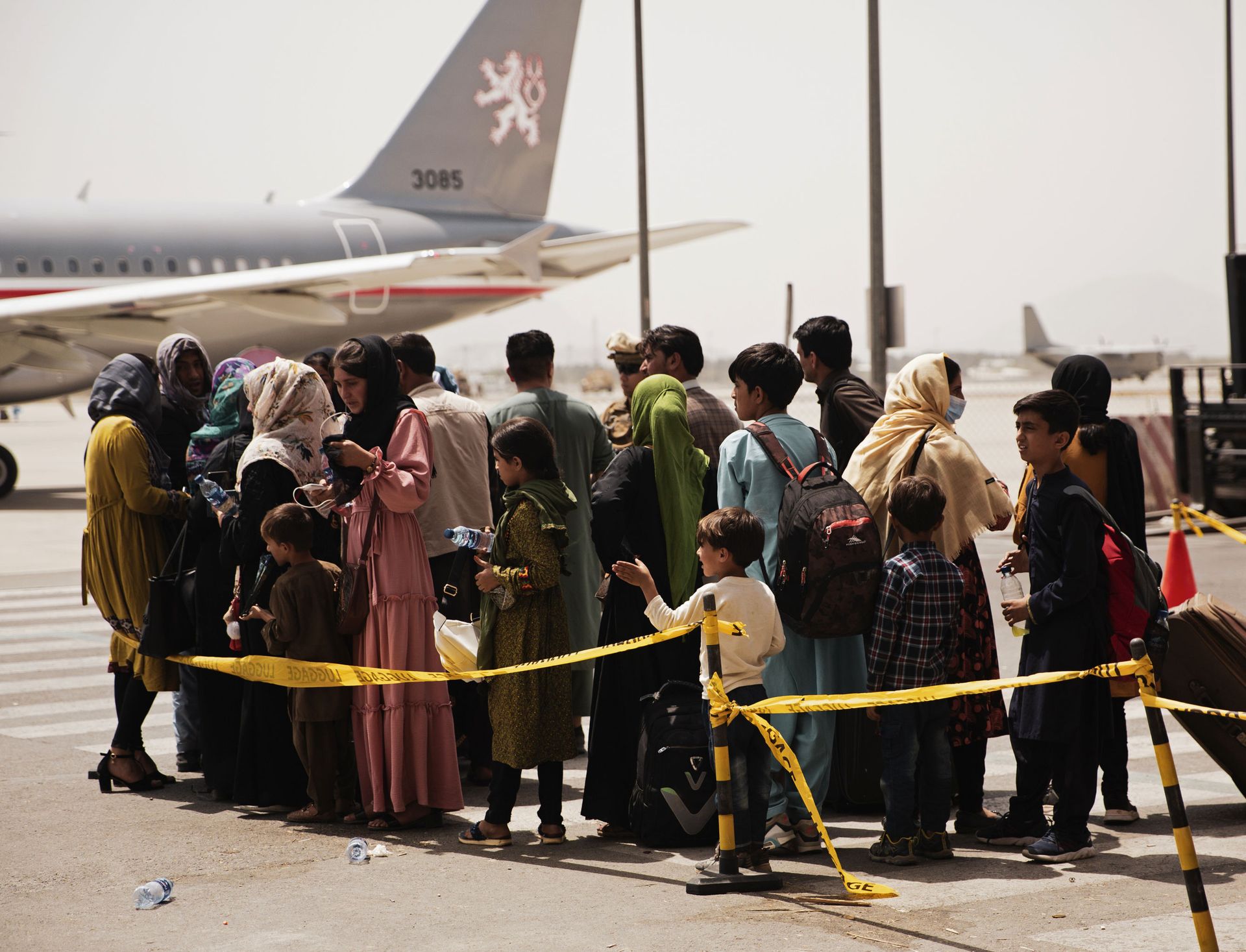 In this photo provided by the U.S. Marine Corps, civilians prepare to board a plane during an evacuation at Hamid Karzai International Airport, Kabul, Afghanistan, Wednesday, Aug. 18, 2021. In this photo provided by the U.S. Marine Corps, civilians prepare to board a plane during an evacuation at Hamid Karzai International Airport, Kabul, Afghanistan, Wednesday, Aug. 18, 2021. - Sputnik International, 1920, 07.09.2021