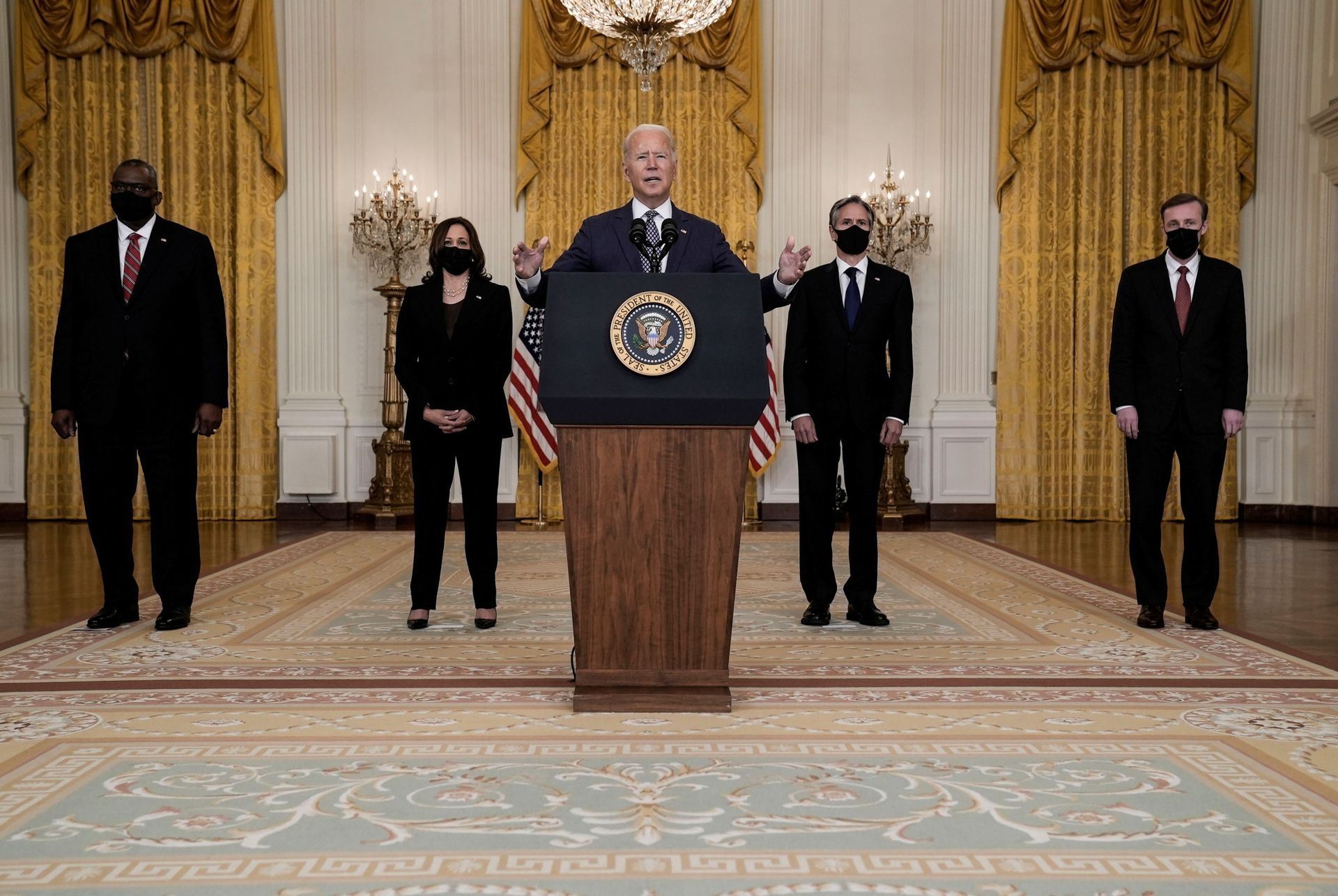 U.S. Defense Secretary Lloyd Austin, Vice President Kamala Harris, Secretary of State Antony Blinken and National Security advisor Jake Sullivan listen as President Joe Biden delivers remarks on evacuation efforts and the ongoing situation in Afghanistan during a speech in the East Room at the White House in Washington, U.S., August 20, 2021.  - Sputnik International, 1920, 19.03.2022