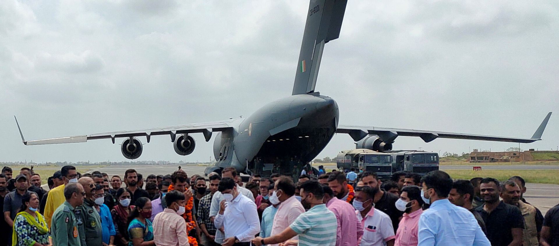 Officials from the Indian mission in Afghanistan and evacuated Indian civilians are pictured after their flight landed in the western Indian city of Jamnagar for refuelling on the way to Delhi, India, August 17, 2021. Officials from the Indian mission in Afghanistan and evacuated Indian civilians are pictured after their flight landed in the western Indian city of Jamnagar for refuelling on the way to Delhi, India, August 17, 2021. - Sputnik International, 1920