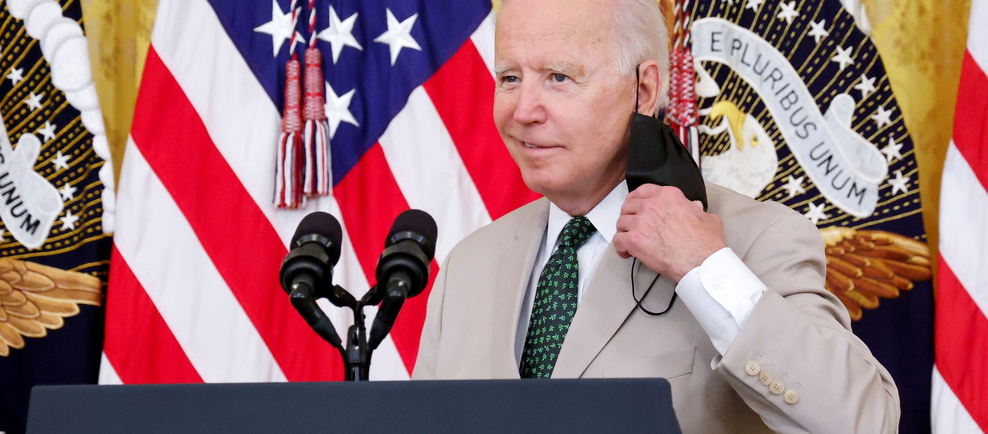 U.S. President Joe Biden smiles as he arrives to deliver remarks on employment numbers at the White House in Washington, U.S. August 6, 2021 - Sputnik International, 1920, 23.08.2021
