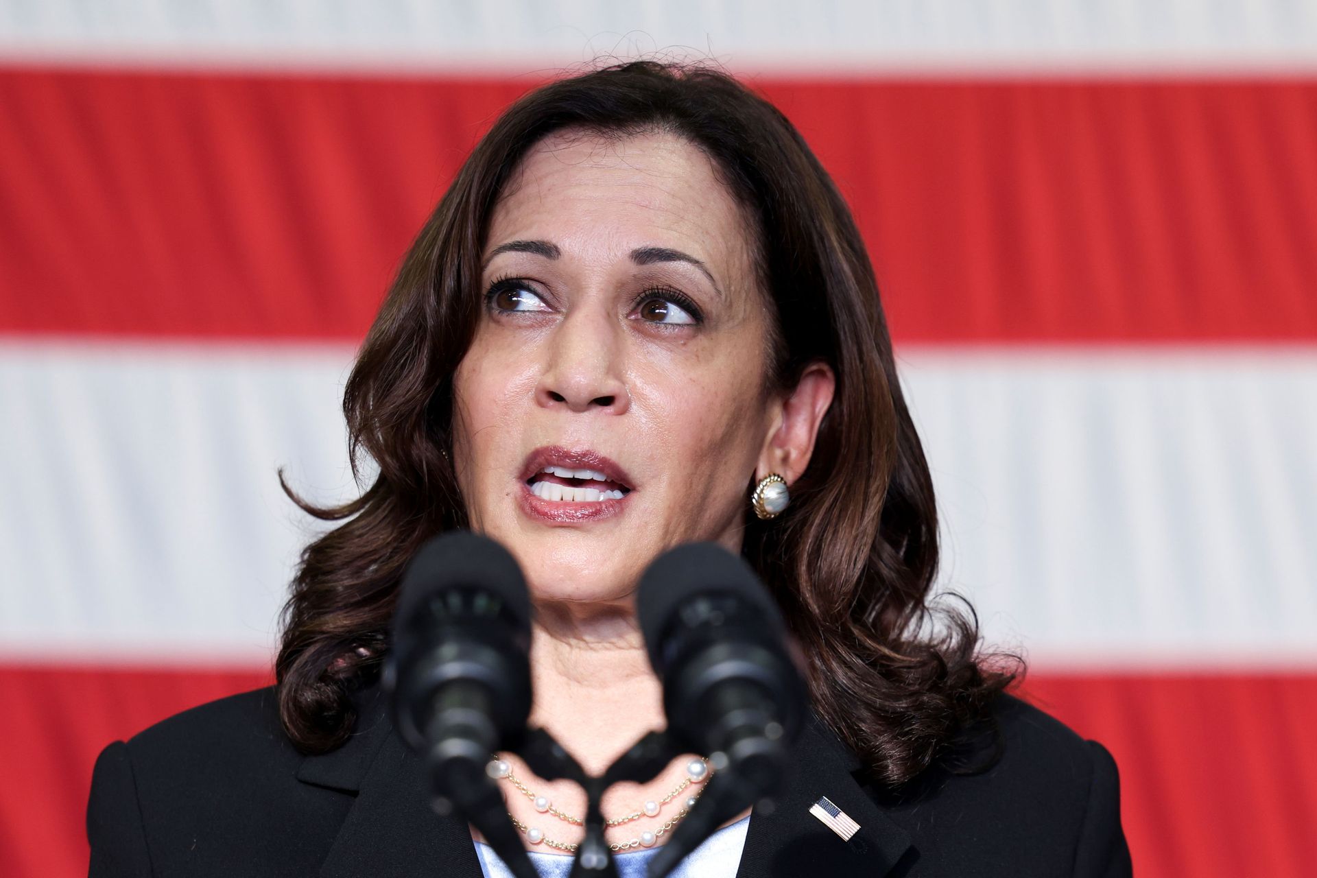 U.S. Vice President Kamala Harris speaks to troops as she visits the USS Tulsa in Singapore, August 23, 2021. REUTERS/Evelyn Hockstein/Pool - Sputnik International, 1920, 07.09.2021