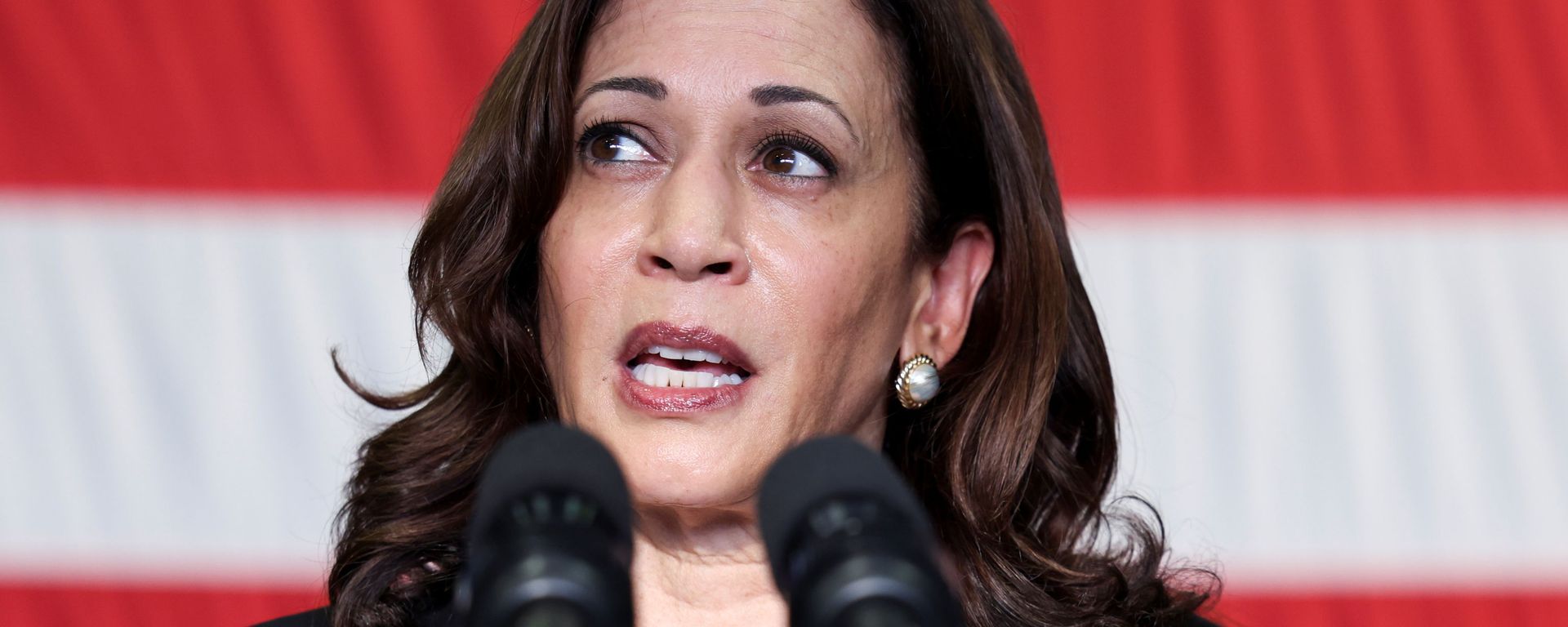 U.S. Vice President Kamala Harris speaks to troops as she visits the USS Tulsa in Singapore, August 23, 2021. REUTERS/Evelyn Hockstein/Pool - Sputnik International, 1920, 08.12.2021