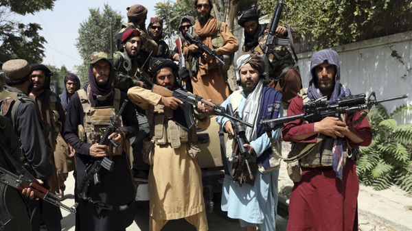 Taliban fighters pose for a photograph in Kabul, Afghanistan, Thursday, Aug. 19, 2021 - Sputnik International