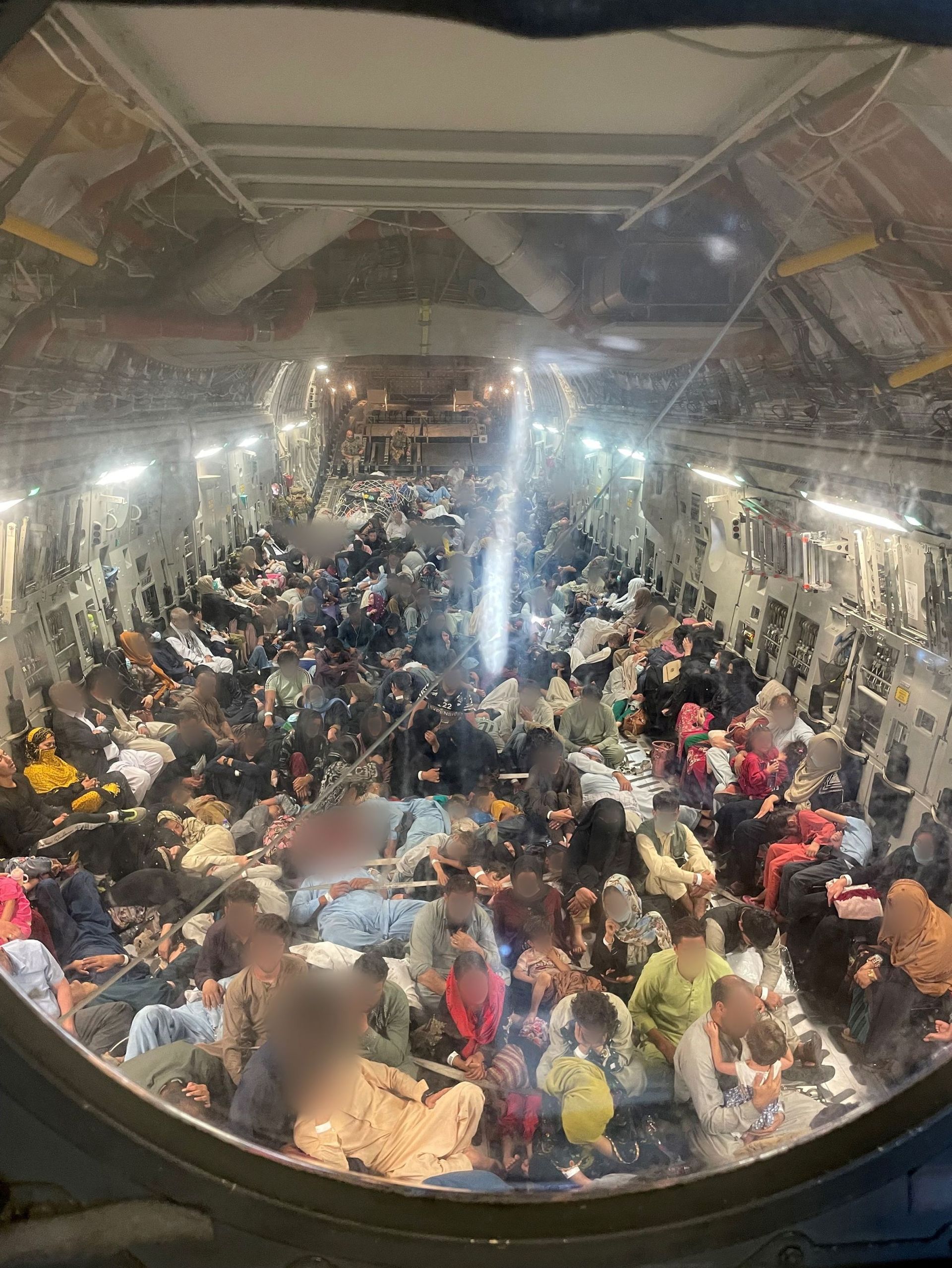 Passengers sit inside a Royal Air Force C-17 following evacuation from Kabul airport, Afghanistan, in this photo taken at undisclosed location and released on August 22, 2021 - Sputnik International, 1920, 07.12.2021