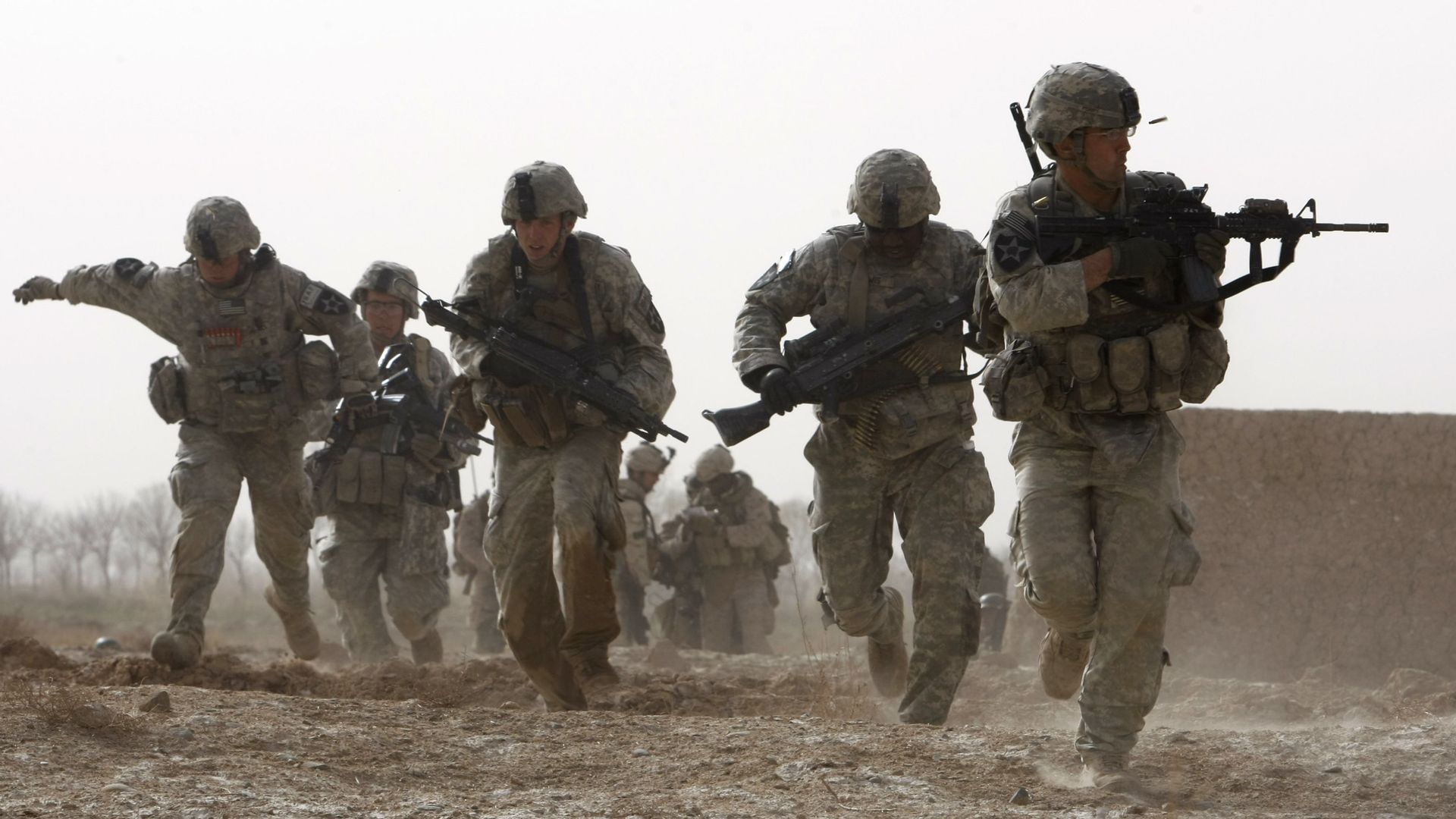 FILE - In this 14 February 2010 file photo, a US soldier returns fire as others run for cover during a firefight with insurgents in the Badula Qulp area, west of Lashkar Gah in Helmand province, southern Afghanistan FILE - In this 14 February 2010 file photo, a US soldier returns fire as others run for cover during a firefight with insurgents in the Badula Qulp area, west of Lashkar Gah in Helmand province, southern Afghanistan - Sputnik International, 1920, 03.09.2021