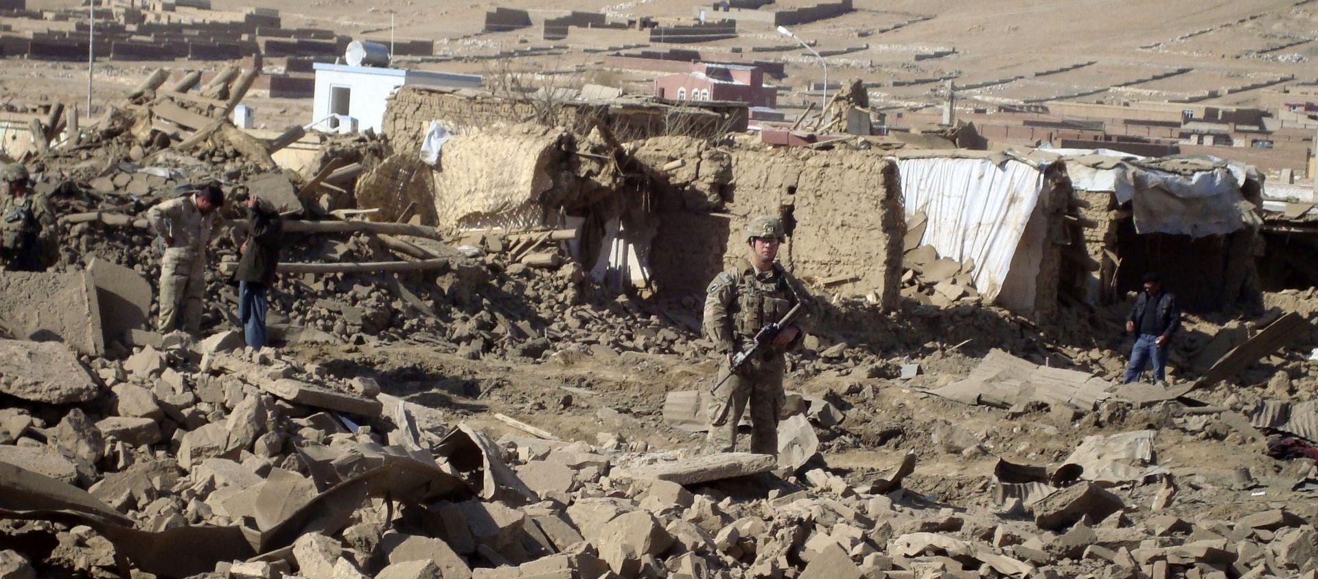 A U.S. soldier stands guard at the site of suicide attack in Wardak Province of Kabul Afghanistan, Friday, Nov, 23, 2012 A U.S. soldier stands guard at the site of suicide attack in Wardak Province of Kabul Afghanistan, Friday, Nov, 23, 2012 - Sputnik International, 1920