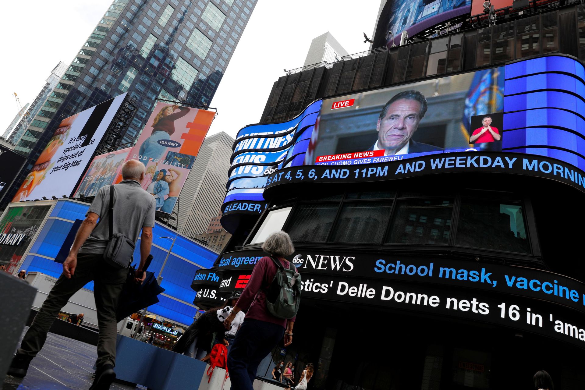 People walk by as a farewell speech by New York Governor Andrew Cuomo is broadcast live on a screen in Times Square on his final day in office in Manhattan, New York City, US, August 23, 2021 People walk by as a farewell speech by New York Governor Andrew Cuomo is broadcast live on a screen in Times Square on his final day in office in Manhattan, New York City, US, August 23, 2021 - Sputnik International, 1920, 16.11.2021