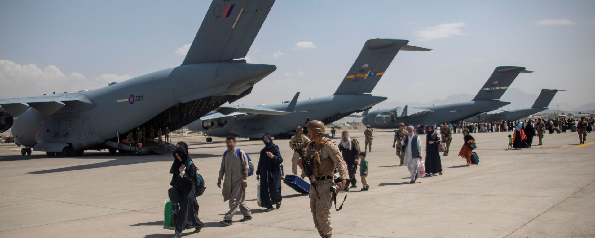 Members of the UK Armed Forces continue to take part in the evacuation of entitled personnel from Kabul airport, in Kabul, Afghanistan August 19-22, 2021, in this handout picture obtained by Reuters on August 23, 2021. LPhot Ben Shread/UK MOD Crown copyright 2021/Handout via REUTERS THIS IMAGE HAS BEEN SUPPLIED BY A THIRD PARTY. MANDATORY CREDIT. NO RESALES. NO ARCHIVES. Members of the UK Armed Forces continue to take part in the evacuation of entitled personnel from Kabul airport, in Kabul, Afghanistan August 19-22, 2021, in this handout picture obtained by Reuters on August 23, 2021. LPhot Ben Shread/UK MOD Crown copyright 2021/Handout via REUTERS THIS IMAGE HAS BEEN SUPPLIED BY A THIRD PARTY. MANDATORY CREDIT. NO RESALES. NO ARCHIVES. - Sputnik International, 1920, 26.12.2021