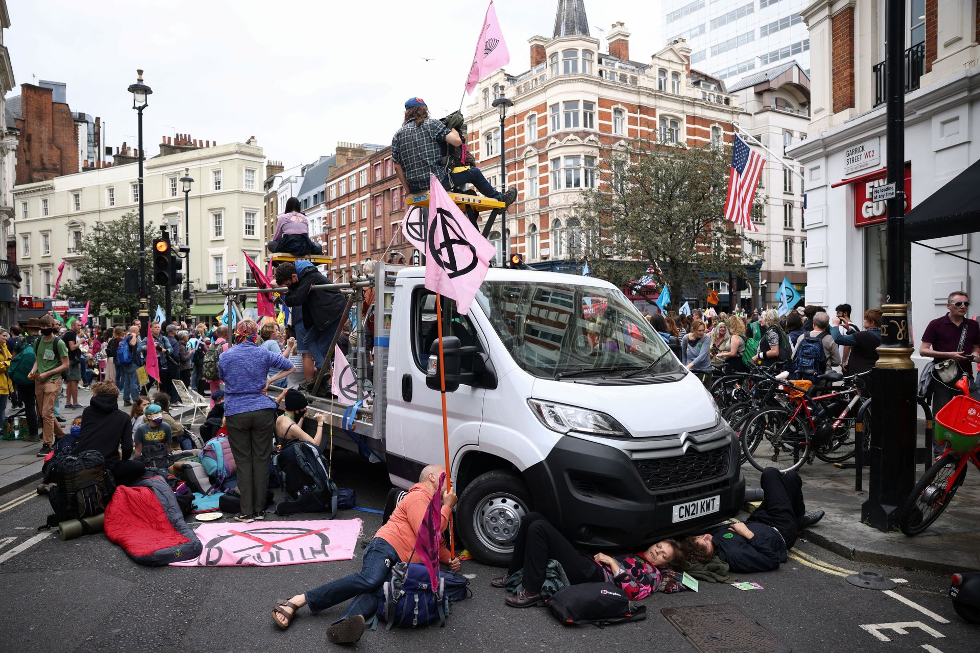 Extinction Rebellion climate activists protest in London - Sputnik International, 1920, 16.09.2021