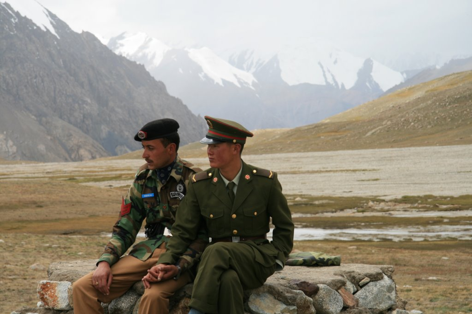 Chinese and Pakistani border guards at Khunjerab Pass on the China-Pakistan border - Sputnik International, 1920, 07.09.2021