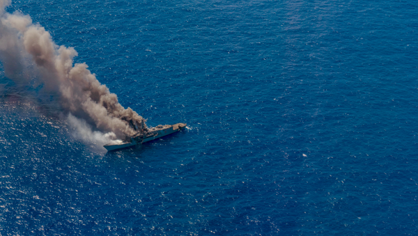 U.S. joint forces conducted coordinated multi-domain, multi-axis, long-range maritime strikes in the Hawaiian Islands Operating Area during a sinking exercise on the decommissioned guided missile frigate ex-USS Ingraham Aug. 15, 2021. The exercise synchronized joint, multi-domain, multi-axis fires with near simultaneous times on target to sink the hulk.  - Sputnik International