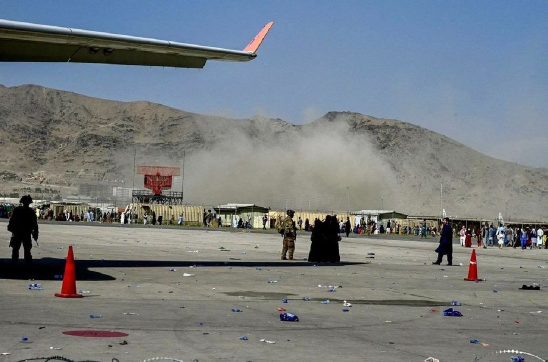 The moment when the explosion occurred at Kabul airport The moment when the explosion occurred at Kabul airport - Sputnik International, 1920, 07.09.2021