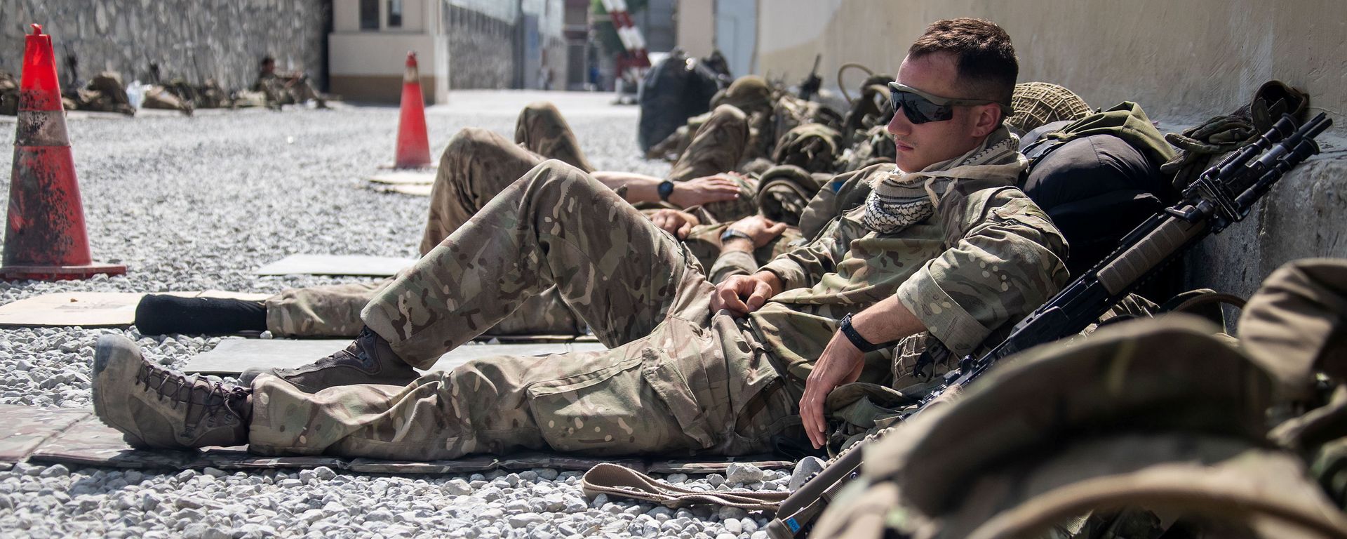 Members of the UK Armed Forces rest as they continue to take part in the evacuation of entitled personnel from Kabul airport, in Kabul, Afghanistan,19-22 August 2021, in this handout picture obtained by Reuters on 23 August 2021 Members of the UK Armed Forces rest as they continue to take part in the evacuation of entitled personnel from Kabul airport, in Kabul, Afghanistan,19-22 August 2021, in this handout picture obtained by Reuters on 23 August 2021 - Sputnik International, 1920, 27.08.2021