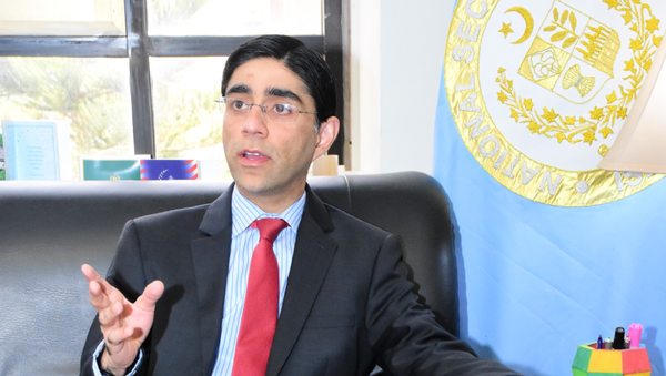 Pakistani national security adviser Moeed Yusuf speaks with reporters in Islamabad - Sputnik International