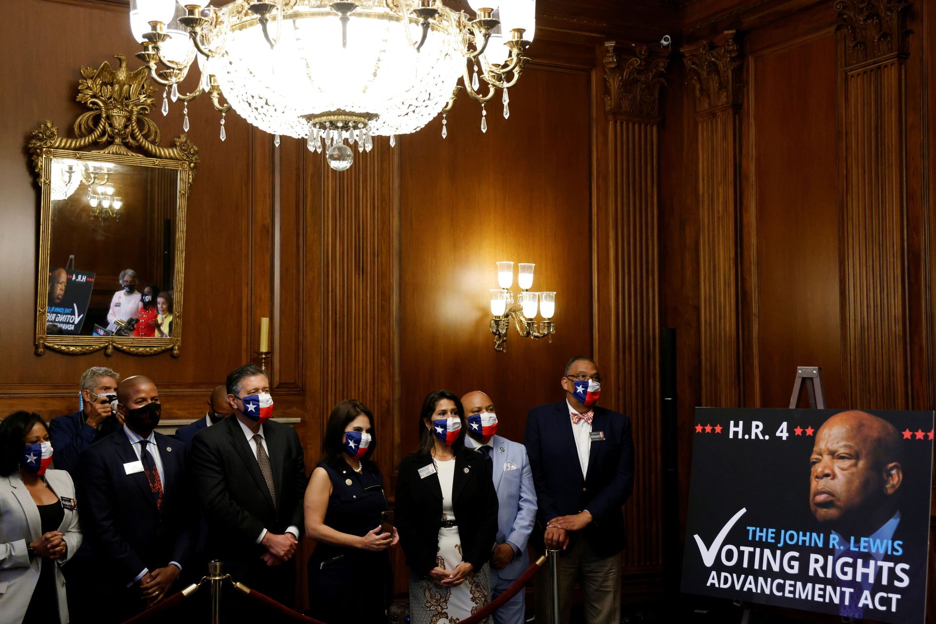 Texas legislators who fled their state to attempt to slow changes to election laws listen as U.S. House Speaker Nancy Pelosi (D-CA) celebrates with fellow Democrats after House passage of the John Lewis voting rights act at the U.S. Capitol in Washington, U.S. August 24, 2021 Texas legislators who fled their state to attempt to slow changes to election laws listen as U.S. House Speaker Nancy Pelosi (D-CA) celebrates with fellow Democrats after House passage of the John Lewis voting rights act at the U.S. Capitol in Washington, U.S. August 24, 2021 - Sputnik International, 1920, 07.09.2021