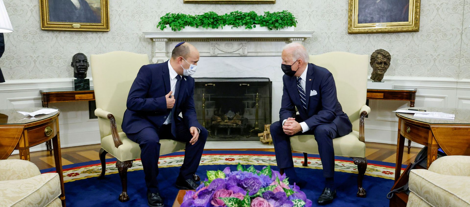 U.S. President Joe Biden and Israel's Prime Minister Naftali Bennett chat during a meeting in the Oval Office at the White House in Washington, U.S. August 27, 2021. U.S. President Joe Biden and Israel's Prime Minister Naftali Bennett chat during a meeting in the Oval Office at the White House in Washington, U.S. August 27, 2021. - Sputnik International, 1920, 28.08.2021